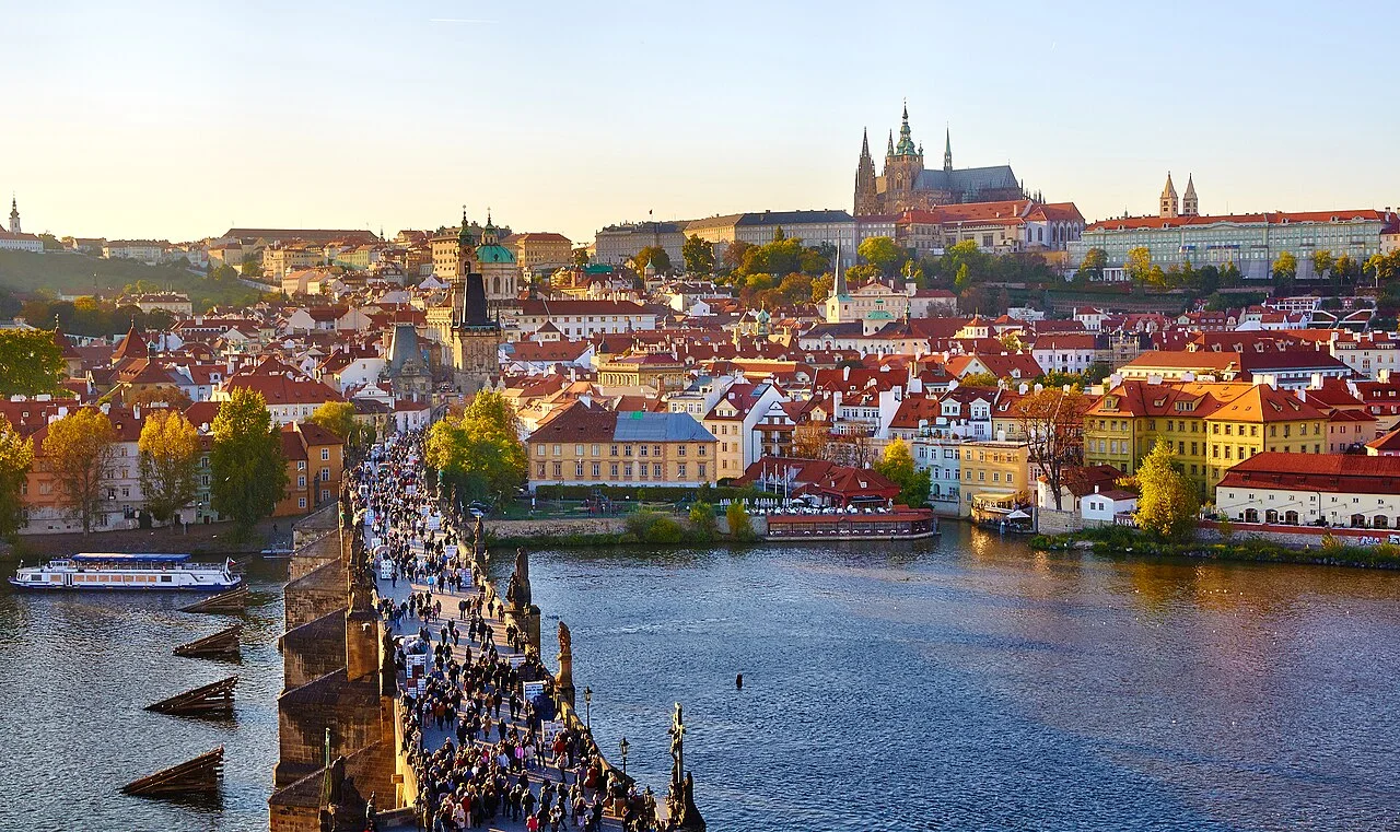 Prag — Köprülerden avlulara, tarihin izinde.